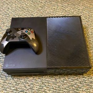 XBOX ONE CONSOLE WITH CONTROLLER